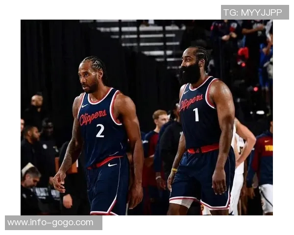 小卡表现起伏不定17投9中斩获22分8篮板6助攻三分球全失落空