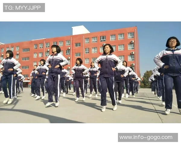 帕金斯盛赞文班拒绝标签化展现完美自我风采